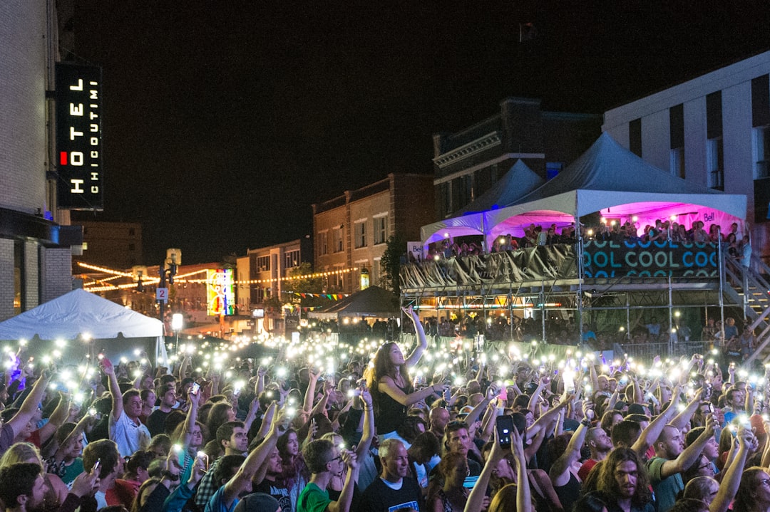 Best Time to Book Hotels for Festivals and Major Events: Your Complete Timing Guide