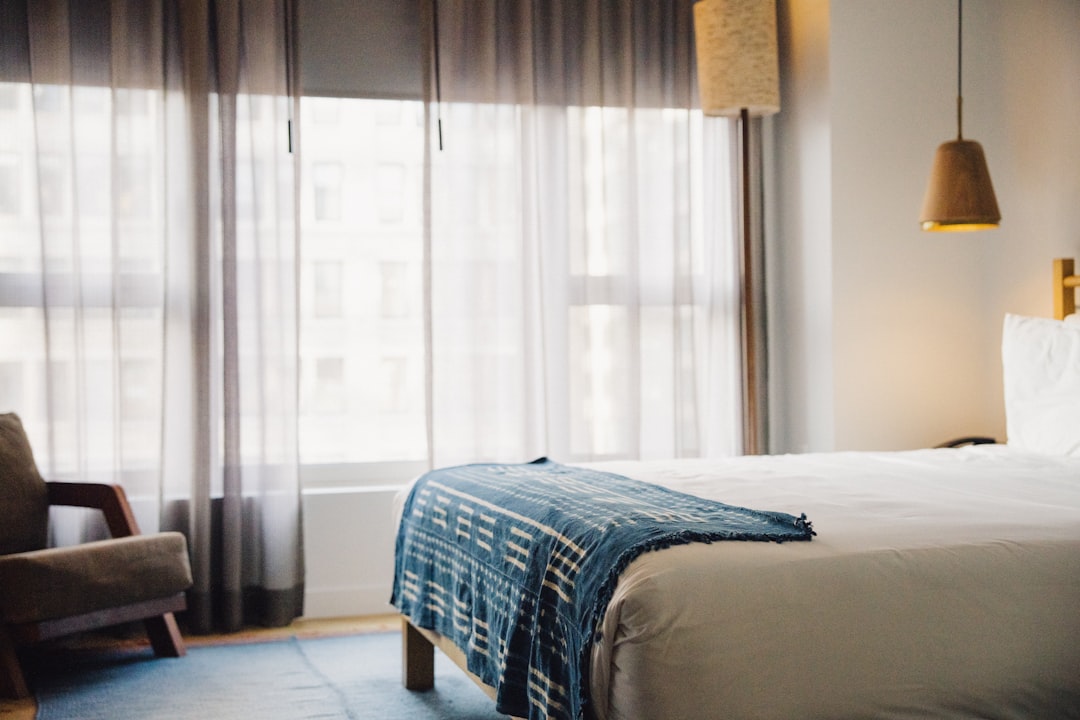 How Booking Windows Affect Hotel Pricing: The Smart Traveler’s Guide to Perfect Timing