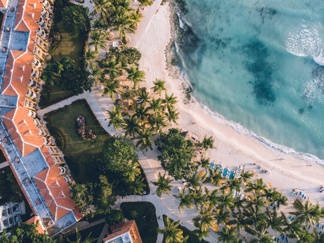 How Holidays and Events Impact Hotel Prices: The Smart Traveler’s Guide to Timing