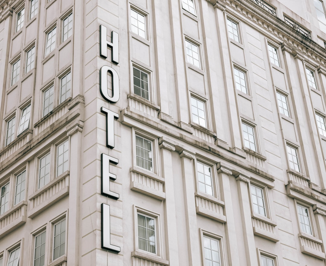 How to Choose a Hotel by Checking Real Amenities vs Marketing Claims