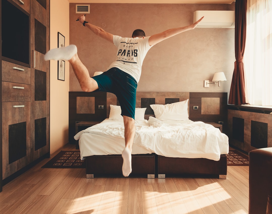How to Choose a Hotel for Solo Travelers: The Discerning Guide to Perfect Stays