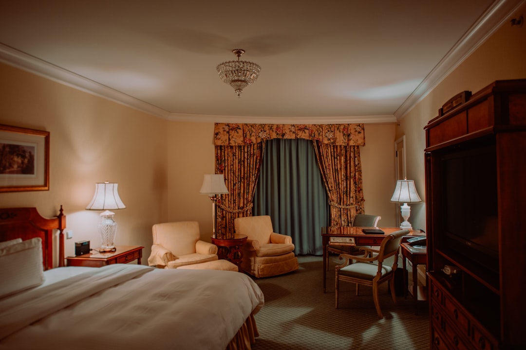How to Choose a Hotel Using Photos and Virtual Tours Like a Pro
