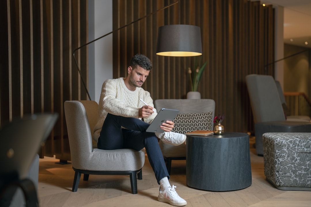 How to Create a Personal Hotel Checklist Before Booking Your Stay