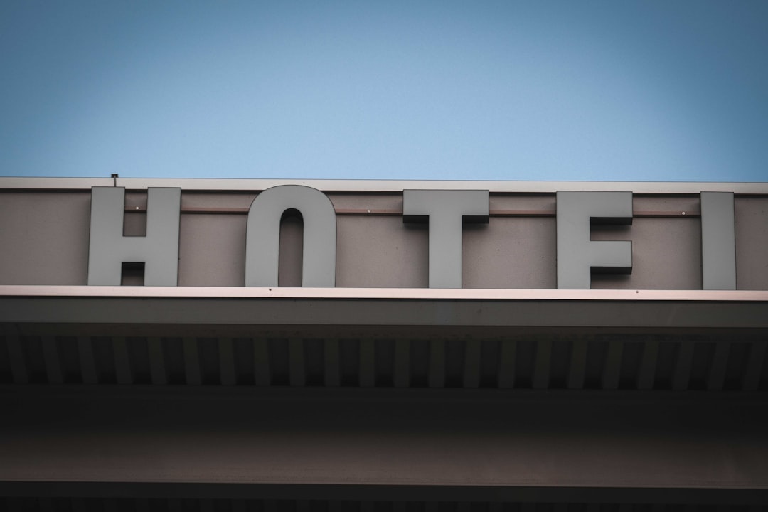 How to Track Hotel Price Fluctuations Over Time Like a Seasoned Travel Pro
