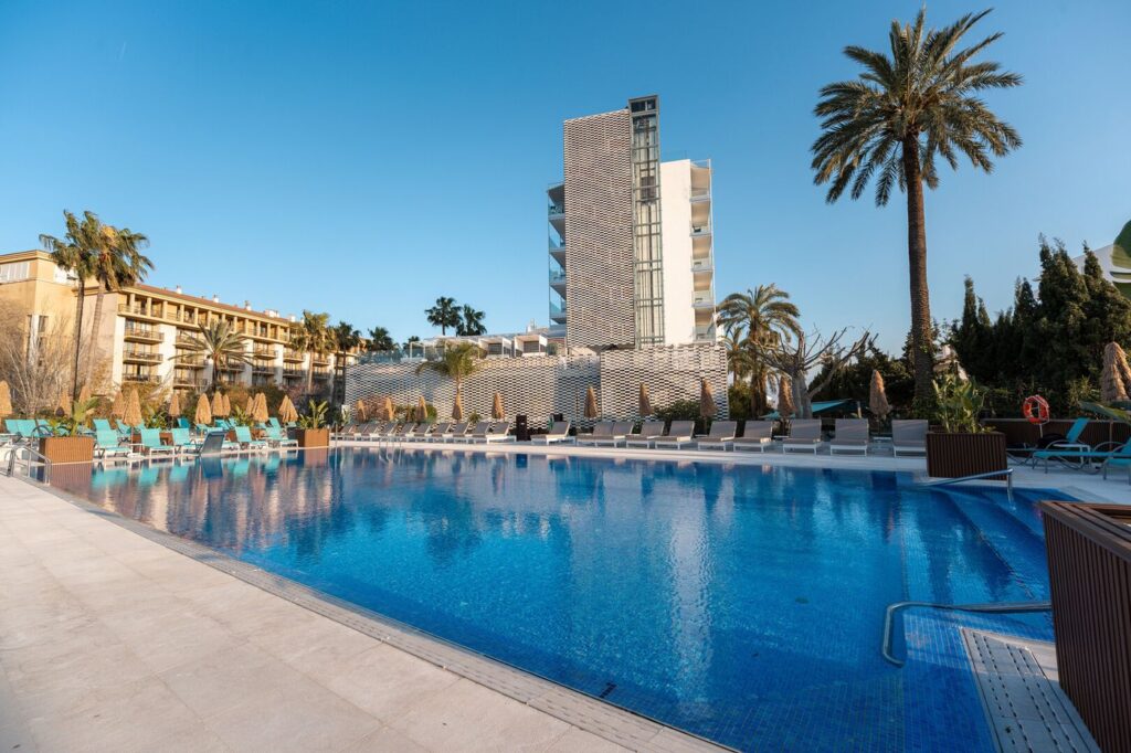 8. Hostal Bahía