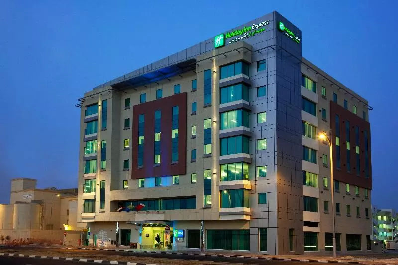 Cheap Hotel Deals for Weekend Trips in Dubai: The Smart Traveler’s Guide to Luxury for Less