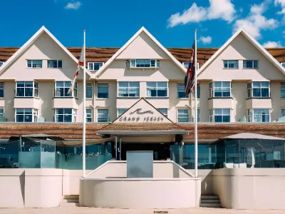 Top 5 Budget Hotel Categories Near La Mer